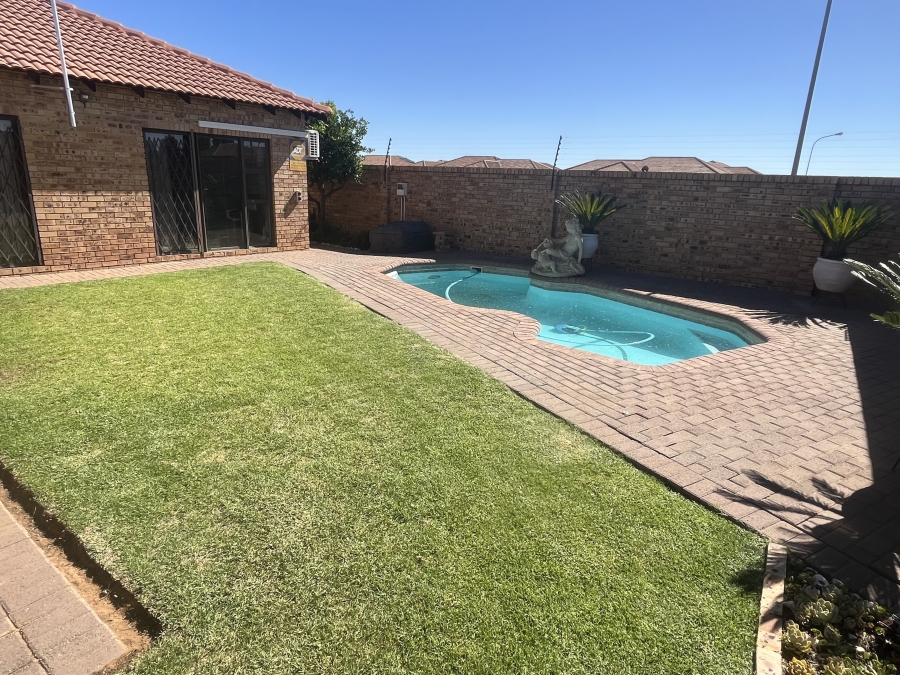 2 Bedroom Property for Sale in Naudeville Free State